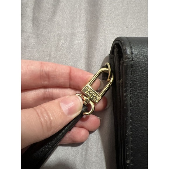 black steve madden wallet with strap - Picture 3 of 6